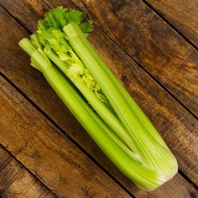 Celery 1 kg - grocery delivery to your Los Cabos villa